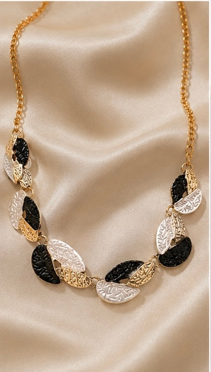 COLLAR Y PENDIENTES “SMIR”